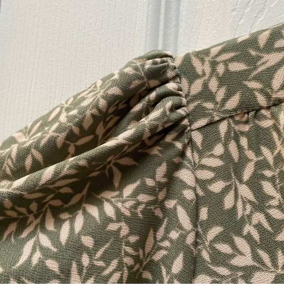 Green tiered button down dress with botanical leaf pattern - Picture 5 of 8